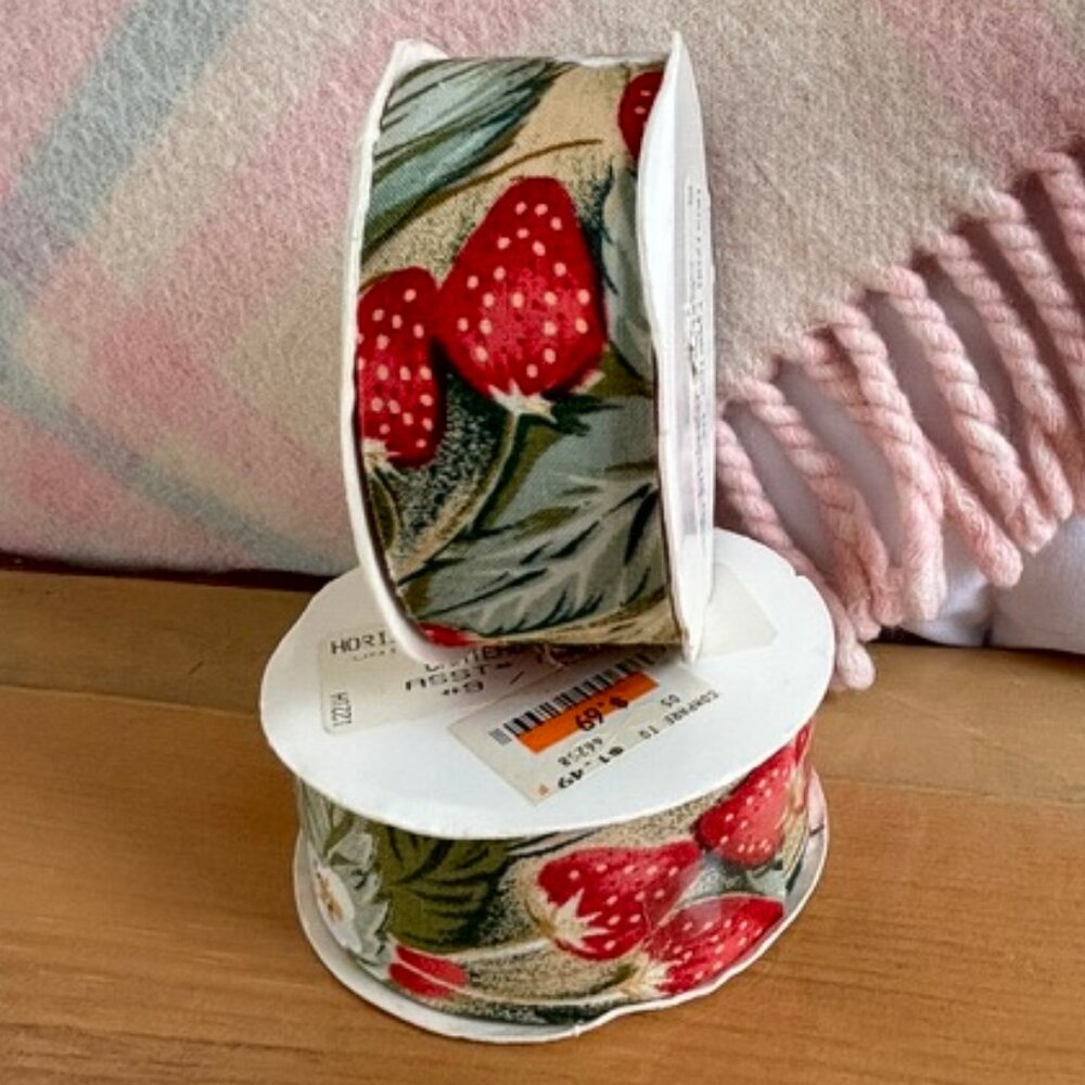Vintage Horizon Fabrics Strawberry printed 1.25" ribbon Lot of 2